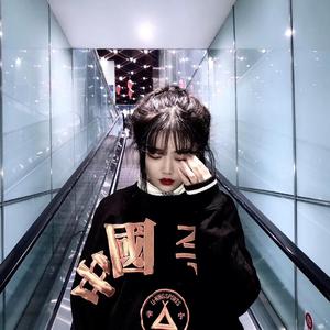 粗大的玉茎挺进寡妇的里面
